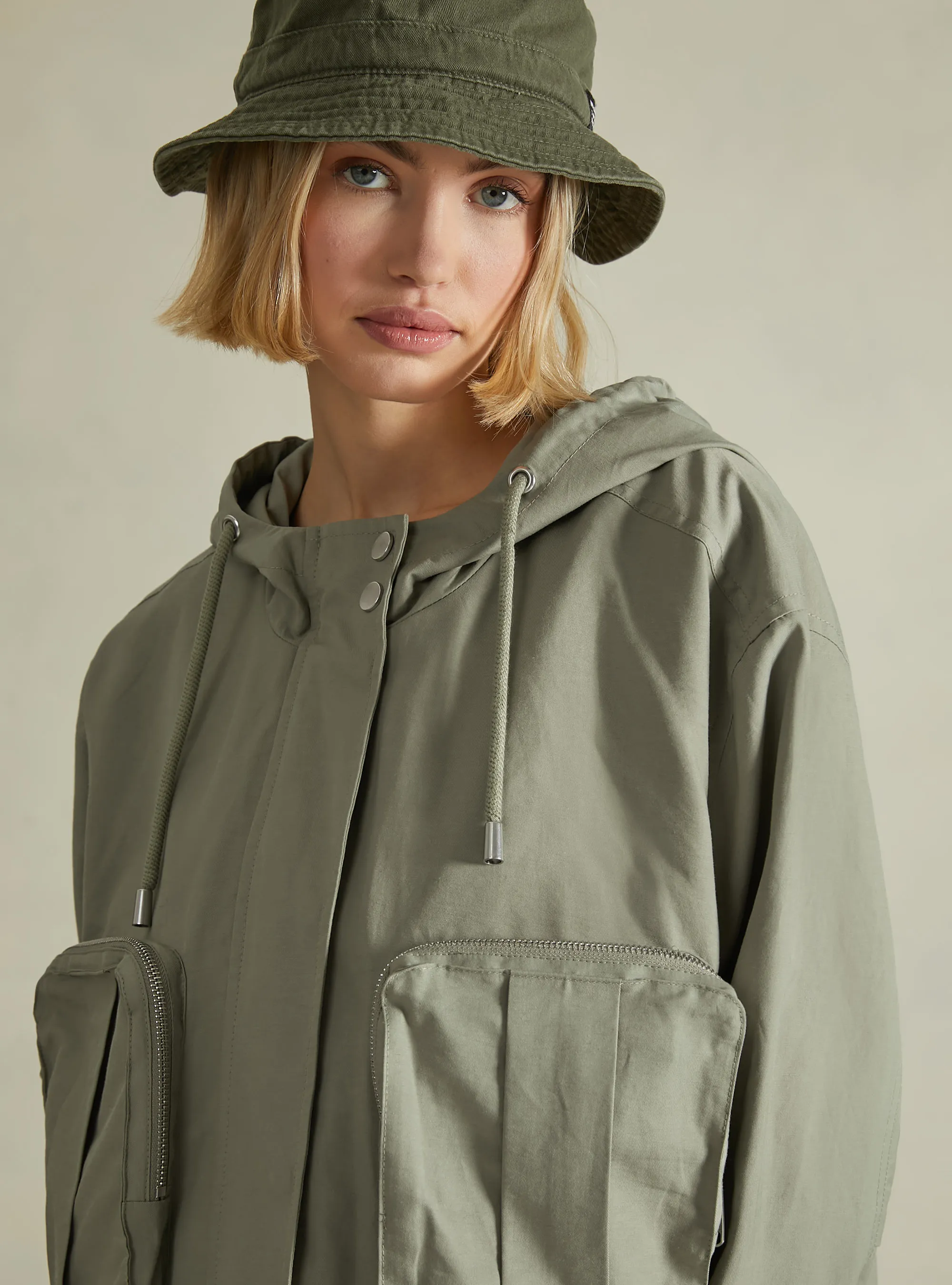 Chaqueta de sarga con bolsillos